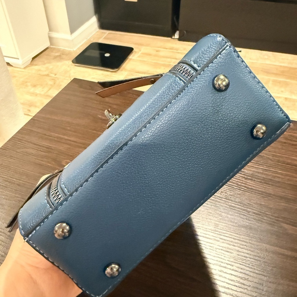 Elegant Blue Mini Bag - Picture 3 of 7